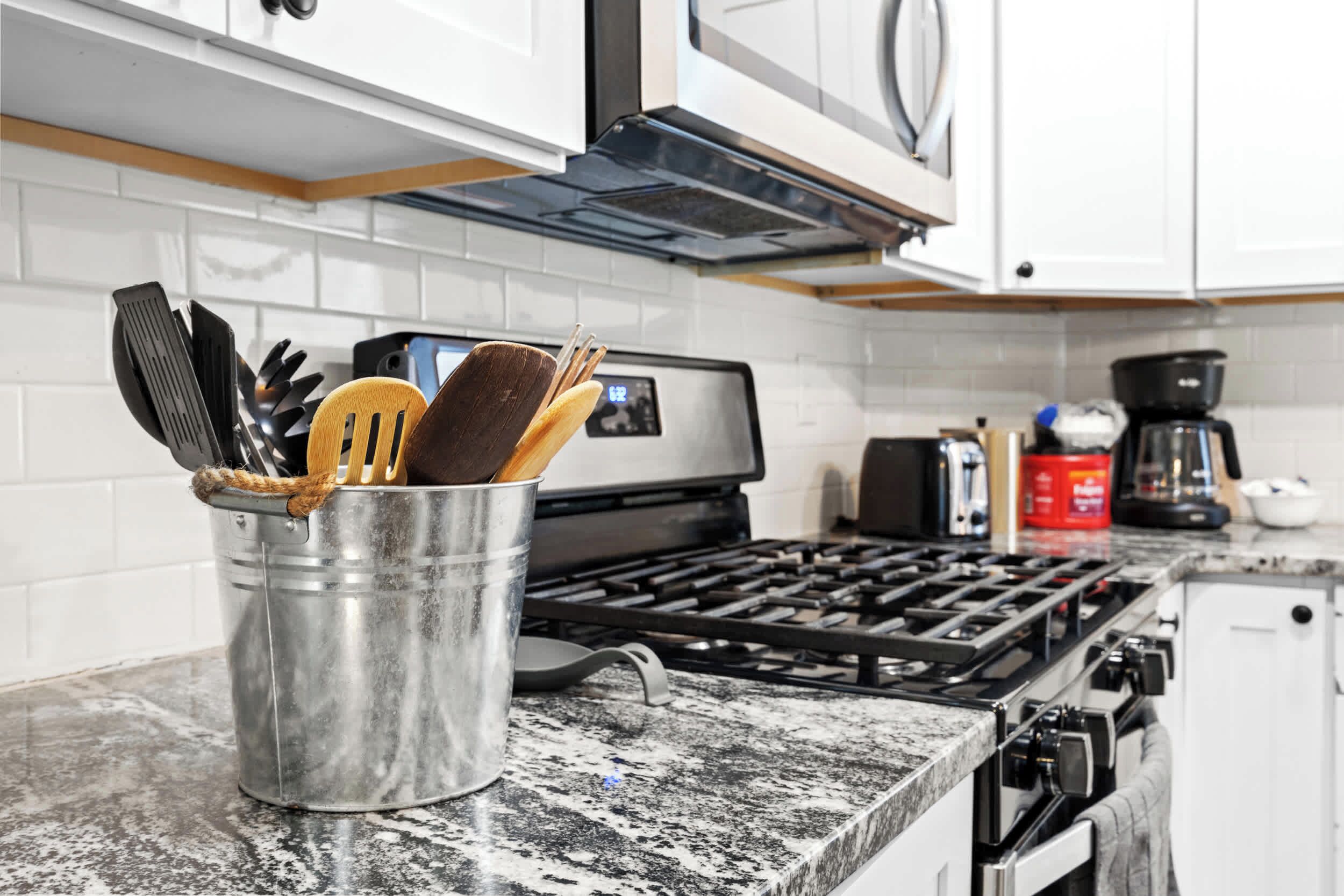 Køleskab, mikrobølgeovn, ovn, kogeplade