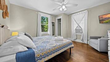 3 bedrooms, desk, iron/ironing board, WiFi