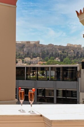 Acropolis View Suite with Terrace | مكواة/لوح كي وواي فاي مجانًا وملاءات أسرّة