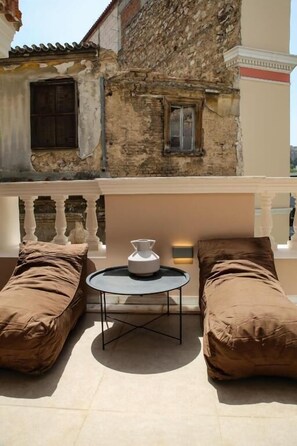 Acropolis View Suite with Terrace | Iron/ironing board, free WiFi, bed sheets - Epitome Suites (Athens)