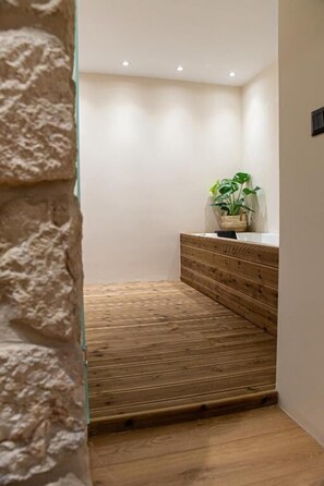 Junior Spa Suite - Underground | Iron/ironing board, free WiFi, bed sheets - Epitome Suites (Athens)