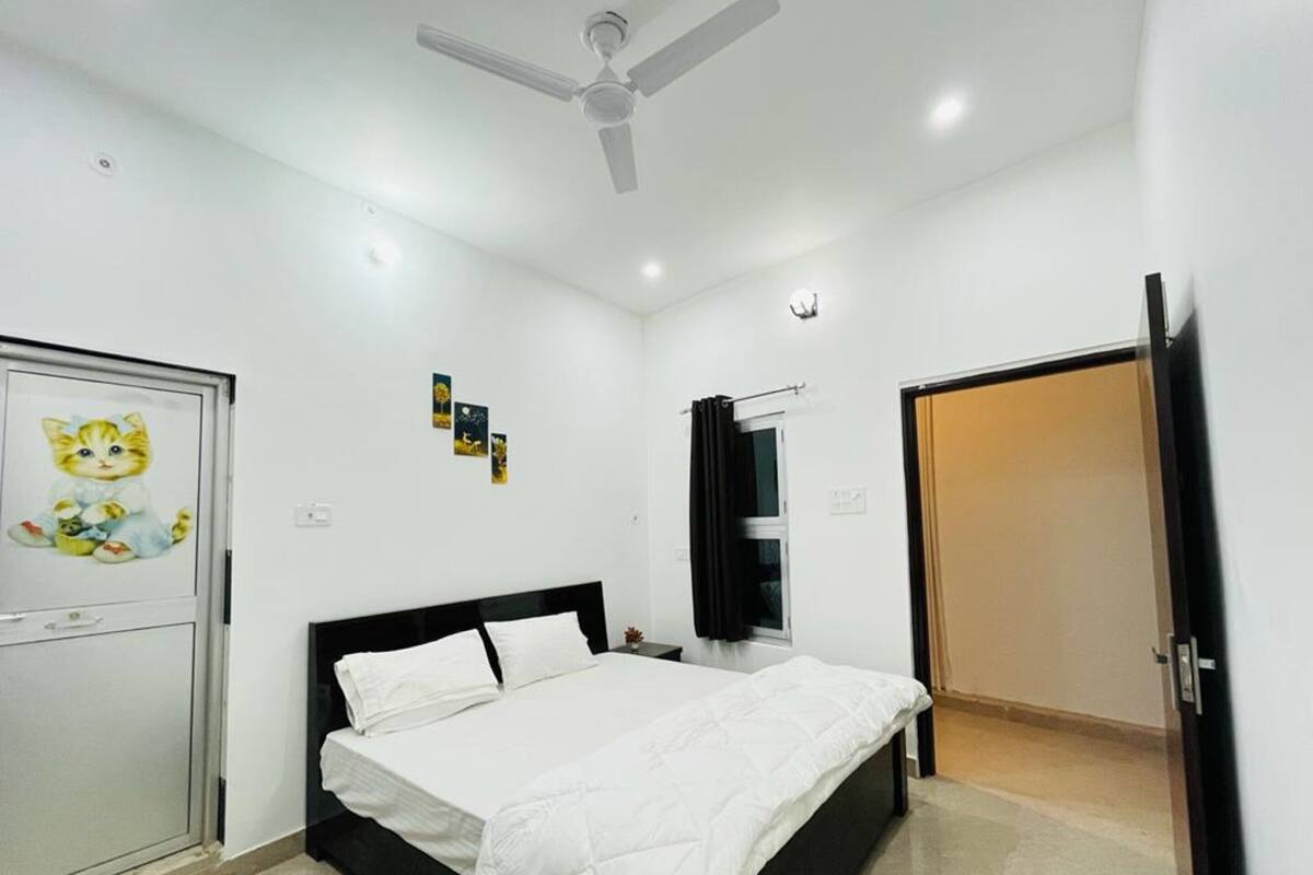 Standard Double Room, City View | Soundproofing, free WiFi, bed sheets