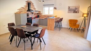 Dining - A picturesque holiday home, located in a quiet part of the Rovinj municipality (Rovinjsko Selo)