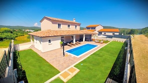 Exterior - A picturesque holiday home, located in a quiet part of the Rovinj municipality (Rovinjsko Selo)