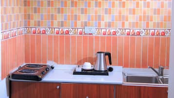 Standard Double Room, Kitchen | Private kitchen | Mini-fridge, electric kettle, cookware/dishes/utensils