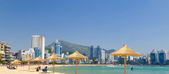 Cozy apartment with WiFi and AC in delightful Busan