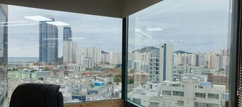 Cozy apartment with WiFi and AC in delightful Busan