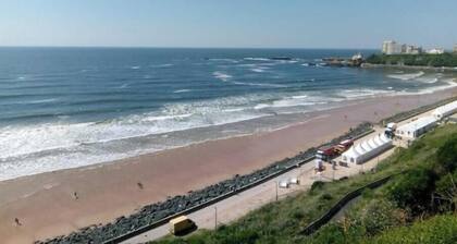 Maison entre mer et montagne.