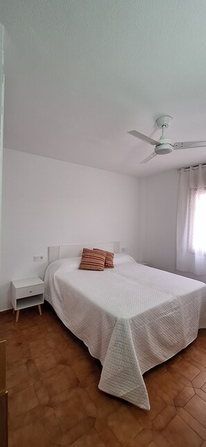 2 chambres, fer et planche à repasser, draps fournis