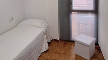 2 slaapkamers, een strijkplank/strijkijzer, beddengoed