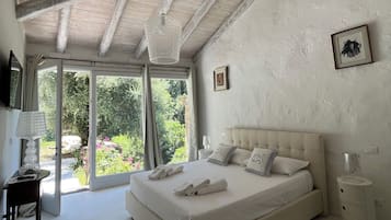 3 bedrooms, desk, free WiFi, bed sheets