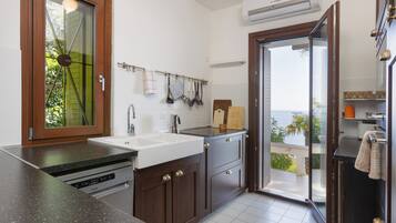 Mikrowelle, Ofen, Herdplatte, Geschirrspüler