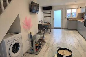 冰箱、微波炉、烤箱、洗碗机