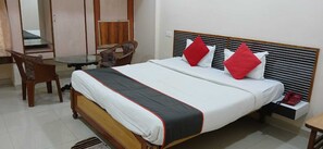 Deluxe-Zimmer | Zimmersafe, Schreibtisch, laptopgeeigneter Arbeitsplatz