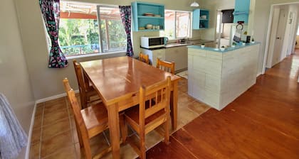 Spatzy's Fale - Tropical Rainforest Retreat