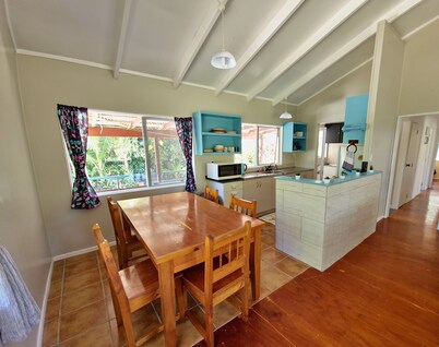 Spatzy's Fale - Tropical Rainforest Retreat