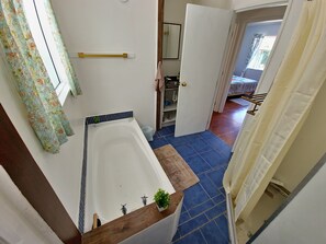 3 habitaciones, caja de seguridad en la habitación y escritorio 