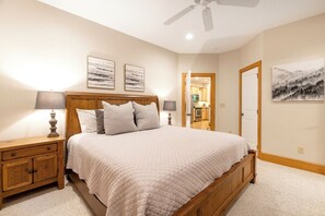 4 bedrooms, desk, iron/ironing board, free WiFi