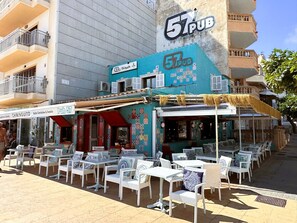 Outdoor dining - MallorCasita, Ferienhaus für Familien in Strandnähe in S'Illot (S'Illot-Cala Morlanda)