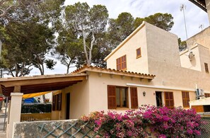 Exterior - MallorCasita, Ferienhaus für Familien in Strandnähe in S'Illot (S'Illot-Cala Morlanda)
