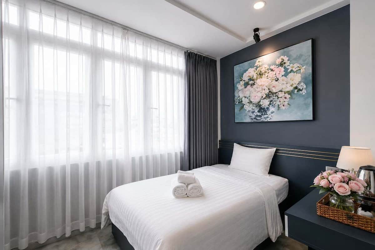 ห้องสแตนดาร์ดดับเบิลสำหรับพักเดี่ยว | เครื่องนอนระดับพรีเมียม, ผ้านวมขนเป็ด, มินิบาร์, โต๊ะทำงาน