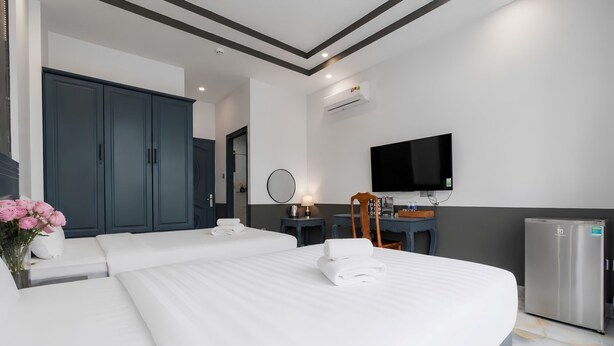 Deluxe kamer, 1 twee- of 2 eenpersoonsbedden, balkon | Luxe beddengoed, donsdekens, een minibar, een bureau