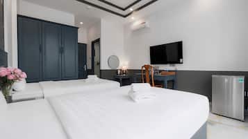 Deluxe-Doppel- oder -Zweibettzimmer, Balkon | Hochwertige Bettwaren, Daunenbettdecken, Minibar, Schreibtisch