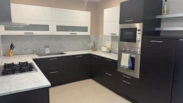 Geladeira, fogão, cooktop, lava-louças