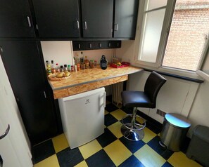 Kylskåp, ugn, spishäll och diskmaskin