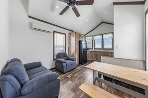 TV, ping pong - Views of Space X from beautiful Lakeside Haven 620 (Port Isabel)