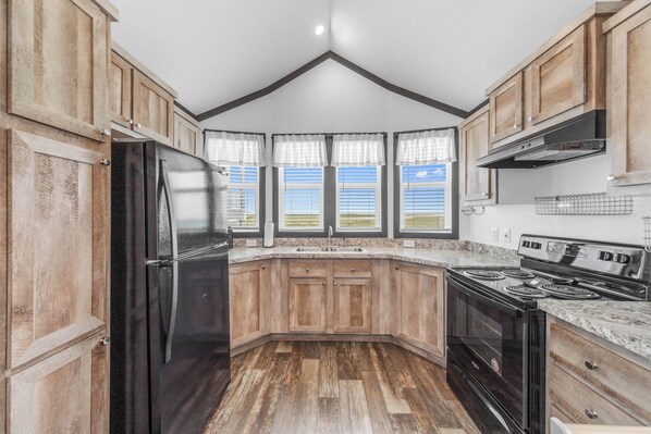 Fridge, stovetop, coffee/tea maker, cookware/dishes/utensils - Views of Space X from beautiful Lakeside Haven 620 (Port Isabel)