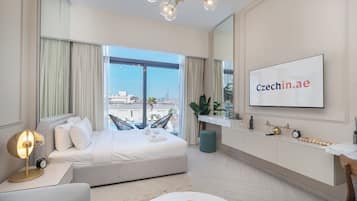 Luxury Studio, Balcony | Individually furnished, iron/ironing board, cots/infant beds
