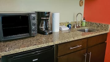 Frigorífic, microones i cafetera i tetera