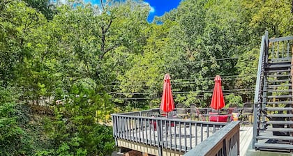 King Bed, Studio, Walk to Downtown, Parking