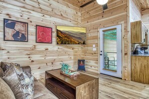 Smart TV, fireplace - Restful Bungalow- Pickleball Court, Creek, WIFI, Mountain Views, Starting at $79 (Cosby)