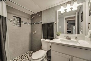 ヘアドライヤー、タオル、石鹸、シャンプー