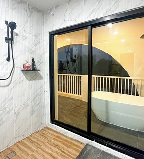 Deluxe Room with Bathtub and Terrace | Bathroom - J Park Pakchong (Pak Chong)
