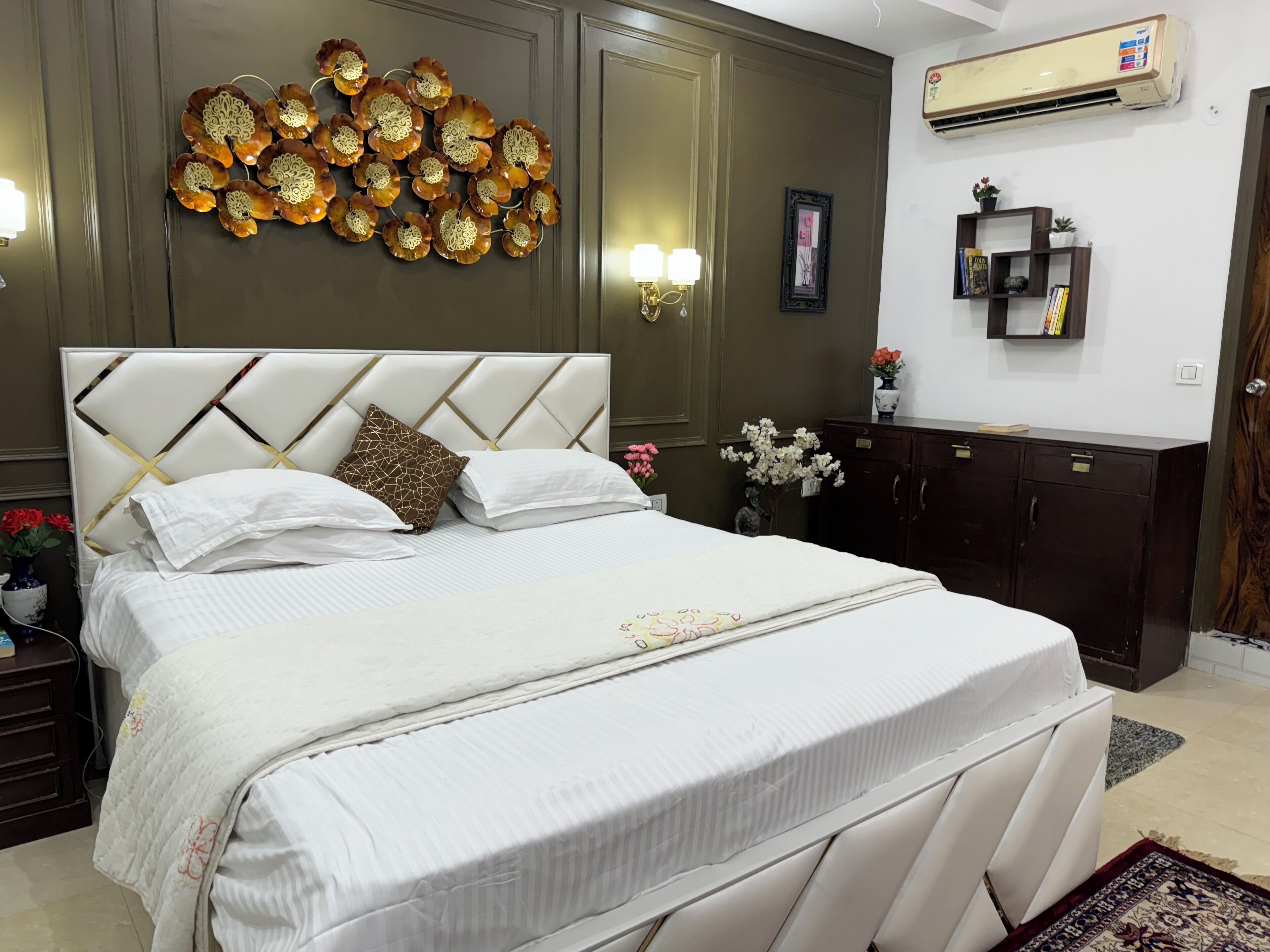 4 habitaciones, caja de seguridad en la habitación y escritorio 