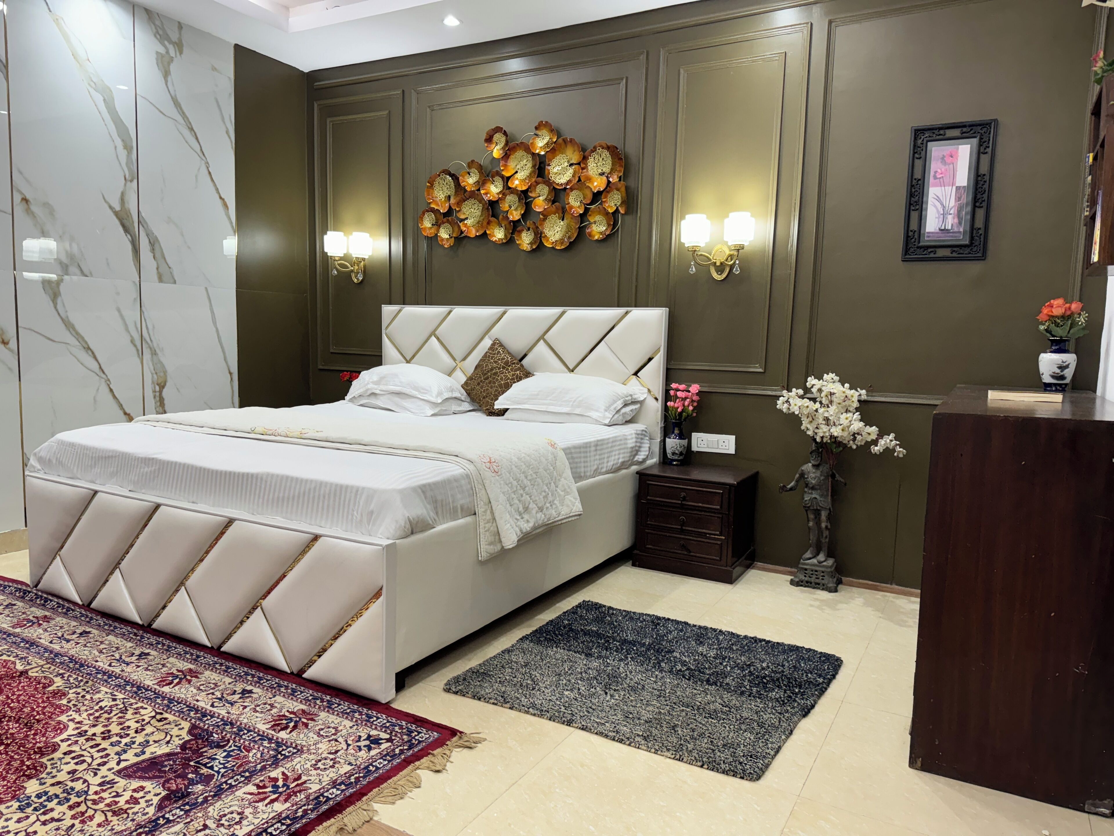 4 chambres, coffres-forts dans les chambres, bureau