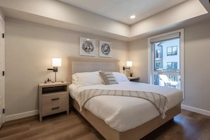 2 bedrooms, iron/ironing board, travel cot, WiFi - Pool and hot tub - La Sombra 2bd retreat at Sparrowhawk Lodge (Dead Man's Flats)