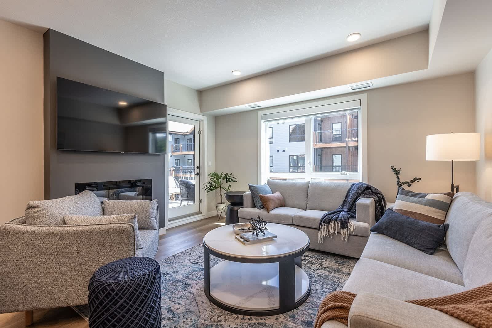 TV, fireplace, offices
