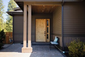 Front of property - Adventure View (Bend)