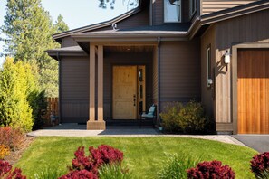 Exterior - Adventure View (Bend)