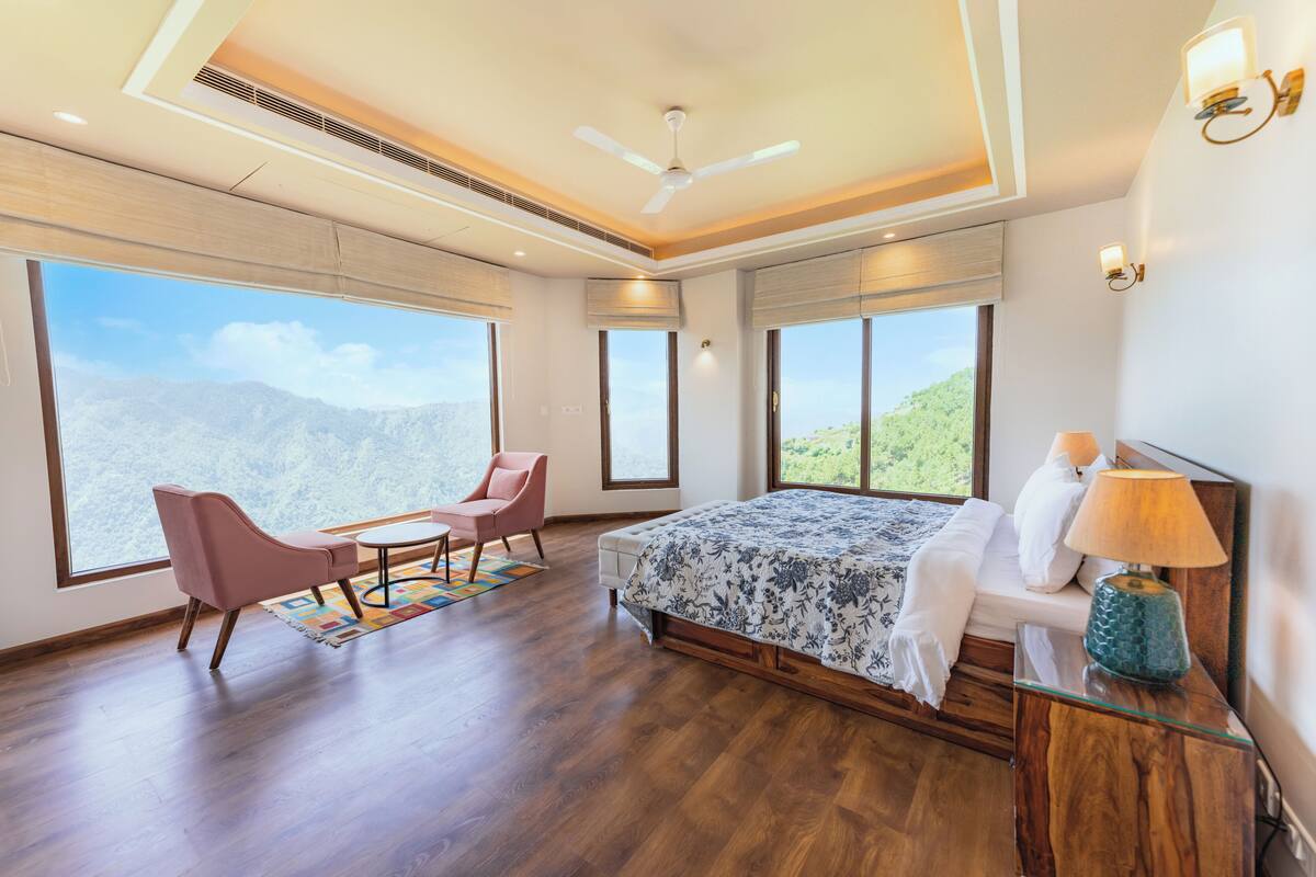Luxury Suite, 2 Bedrooms | 1 bedroom, down comforters, desk, free WiFi