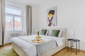 3 bedrooms, iron/ironing board, WiFi, bed sheets