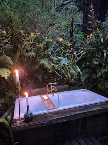 Bed and Breakfast with outdoor bath. Close to wildlife, walks and beaches. 

