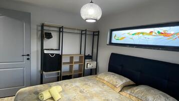2 bedrooms, in-room safe, WiFi, bed sheets