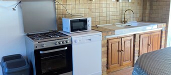 A Louer 600 Euros la Semaine Contact Heures Repas 0233521112