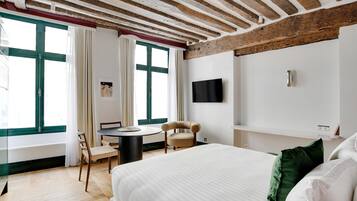 Iron/ironing board, travel crib, WiFi, bed sheets