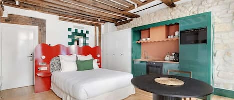 1 bedroom, travel cot, WiFi, bed sheets